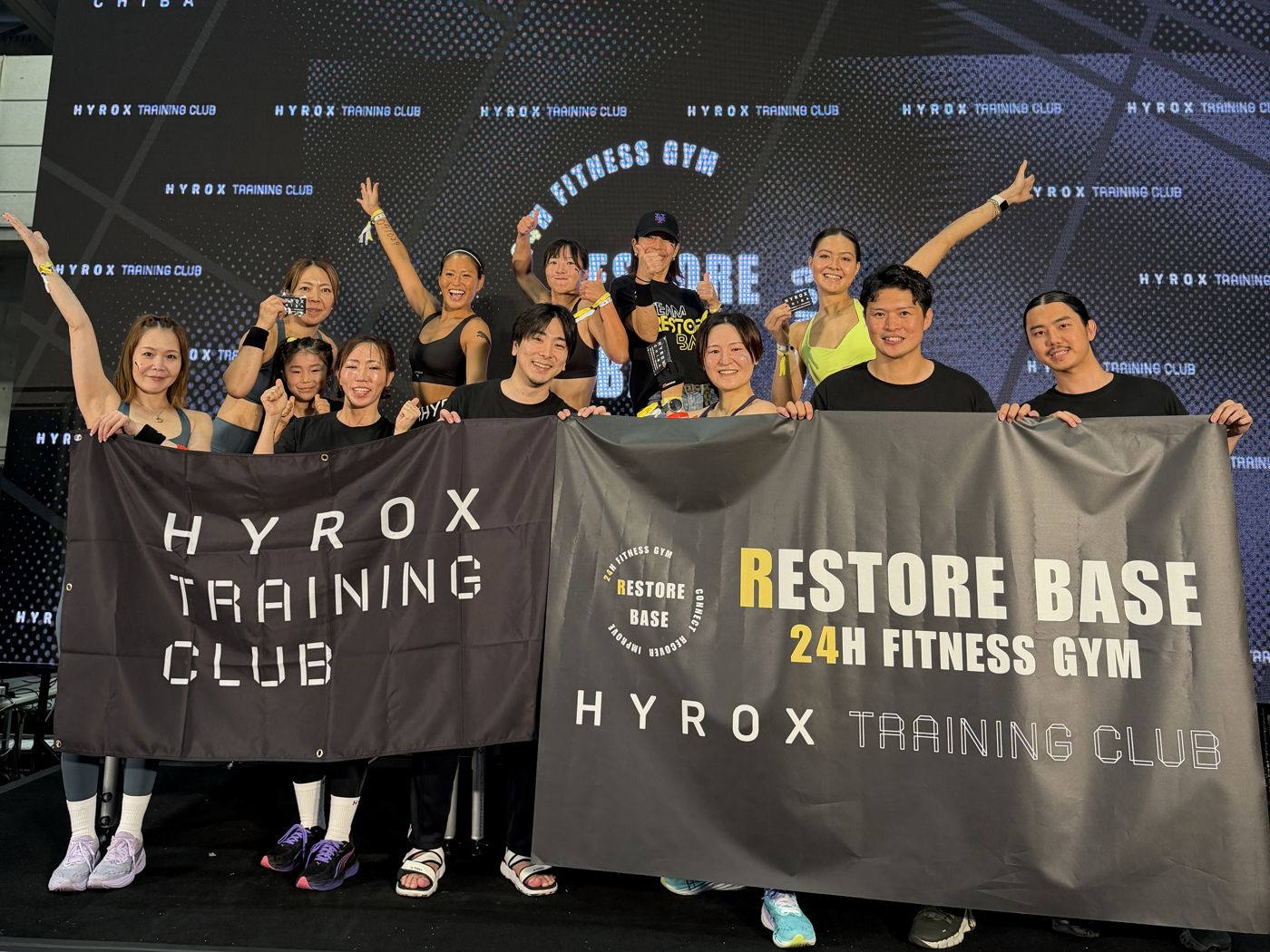 HYROX CHIBAに出場したRESTORE BASE TEAMの集合写真